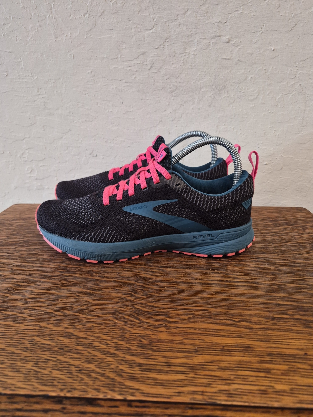 Brooks Revel 5 Athletic Running Shoes 
Women's Size US 6.5 Medium B